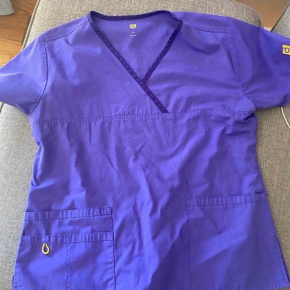 Scrub tops - Picture 3 of 6